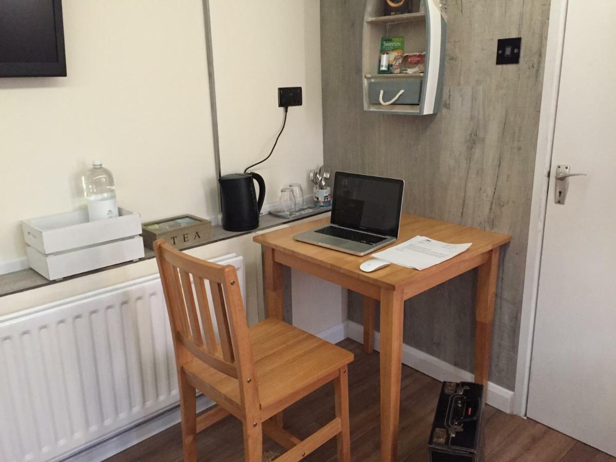 Self-Contained Small Apt. เวย์มัธ ภายนอก รูปภาพ