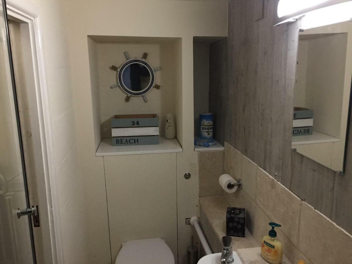 Self-Contained Small Apt. เวย์มัธ ภายนอก รูปภาพ